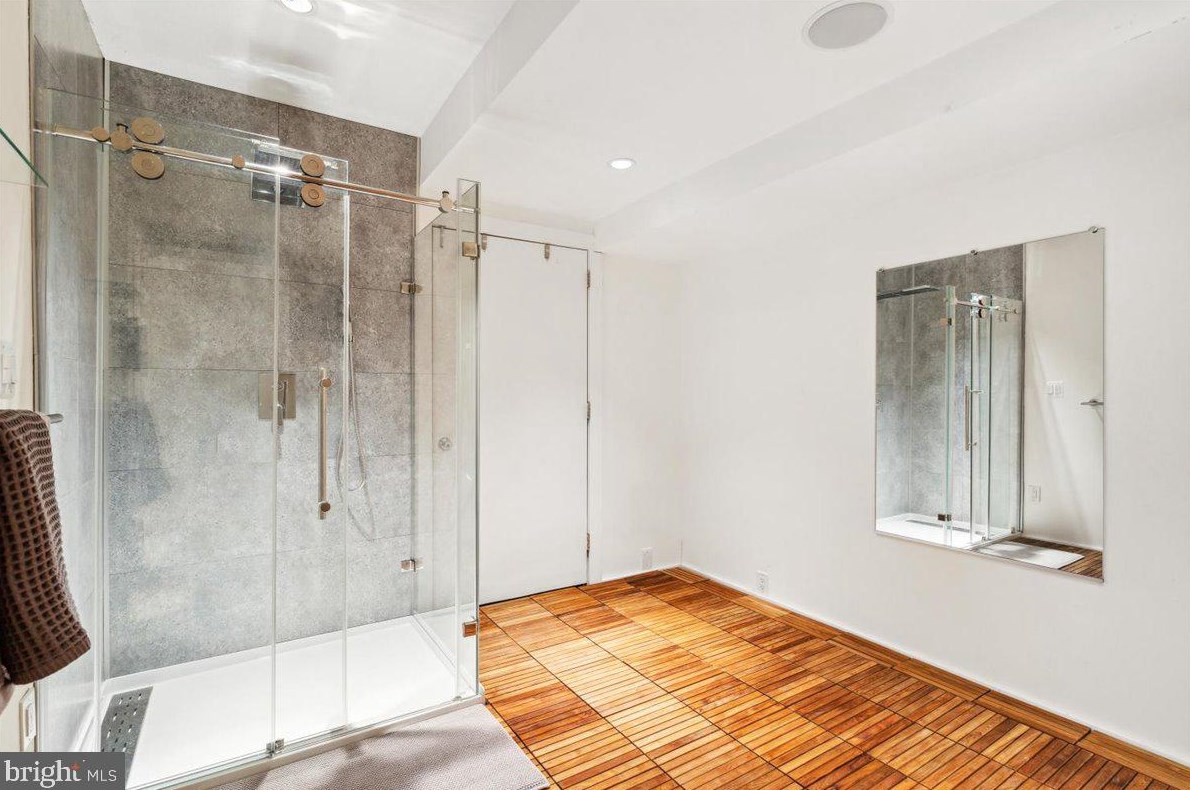 9803 Mcmillan Ave, Silver Spring MD exterior