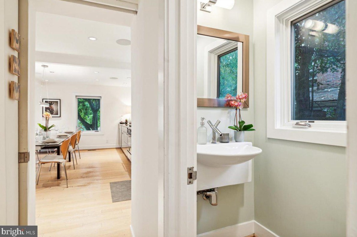 9803 Mcmillan Ave, Silver Spring MD exterior