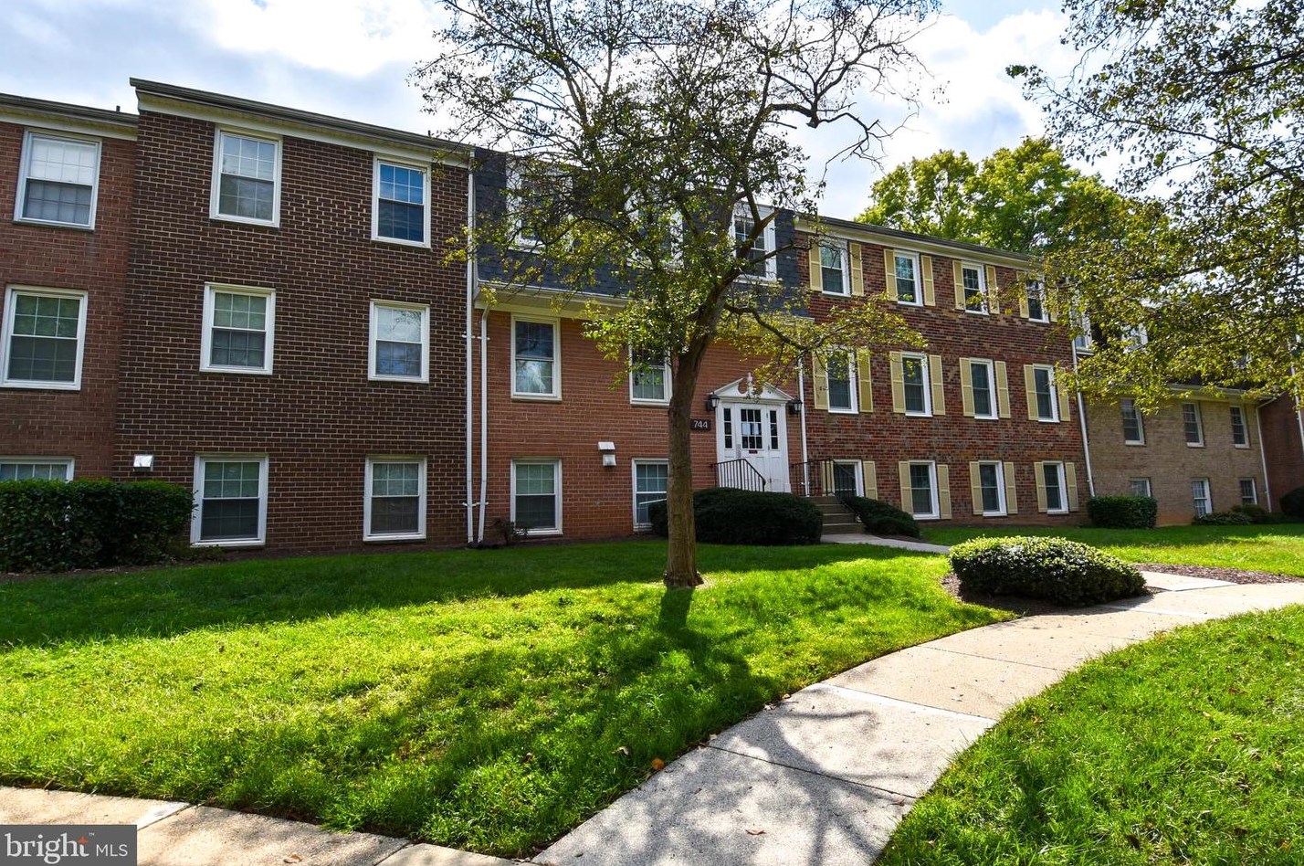 744 Quince Orchard Blvd, Gaithersburg MD  20878-1533 exterior
