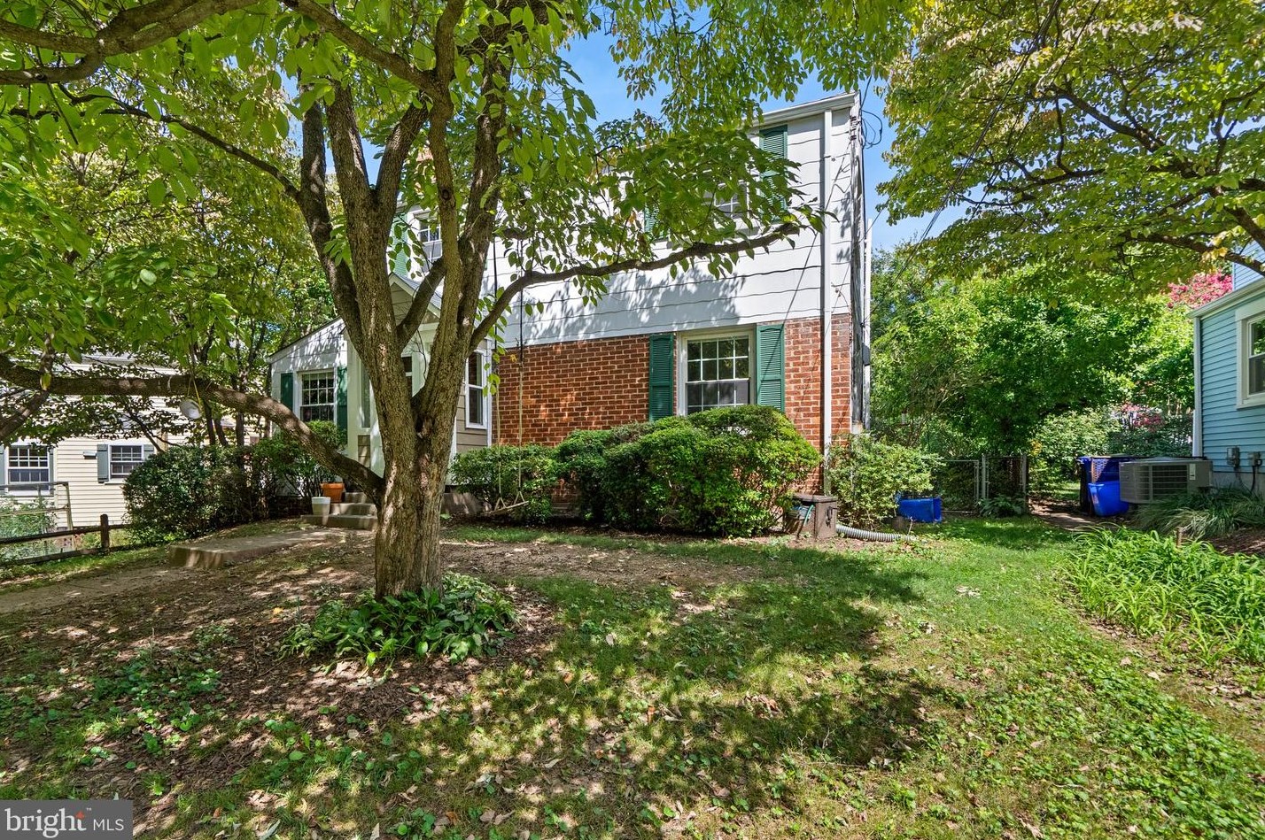 9227 Long Branch Pkwy, Silver Spring MD  20901-3642 exterior