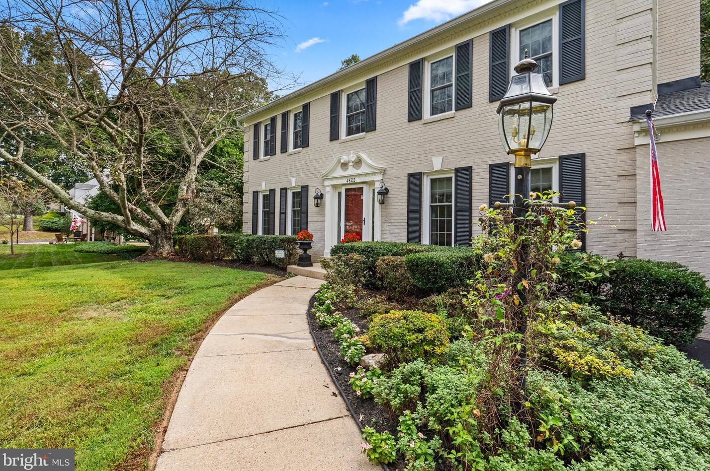 4822 Cherry Valley Dr, Rockville MD 20853-1112 exterior