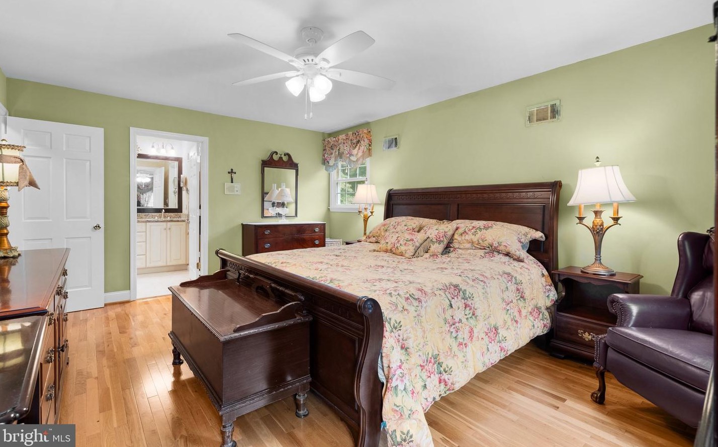 4822 Cherry Valley Dr, Rockville MD 20853-1112 exterior