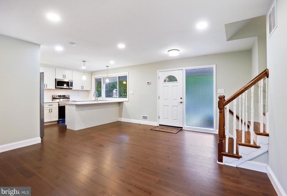 807 Lowander Ln, Silver Spring MD 20901-2834 exterior