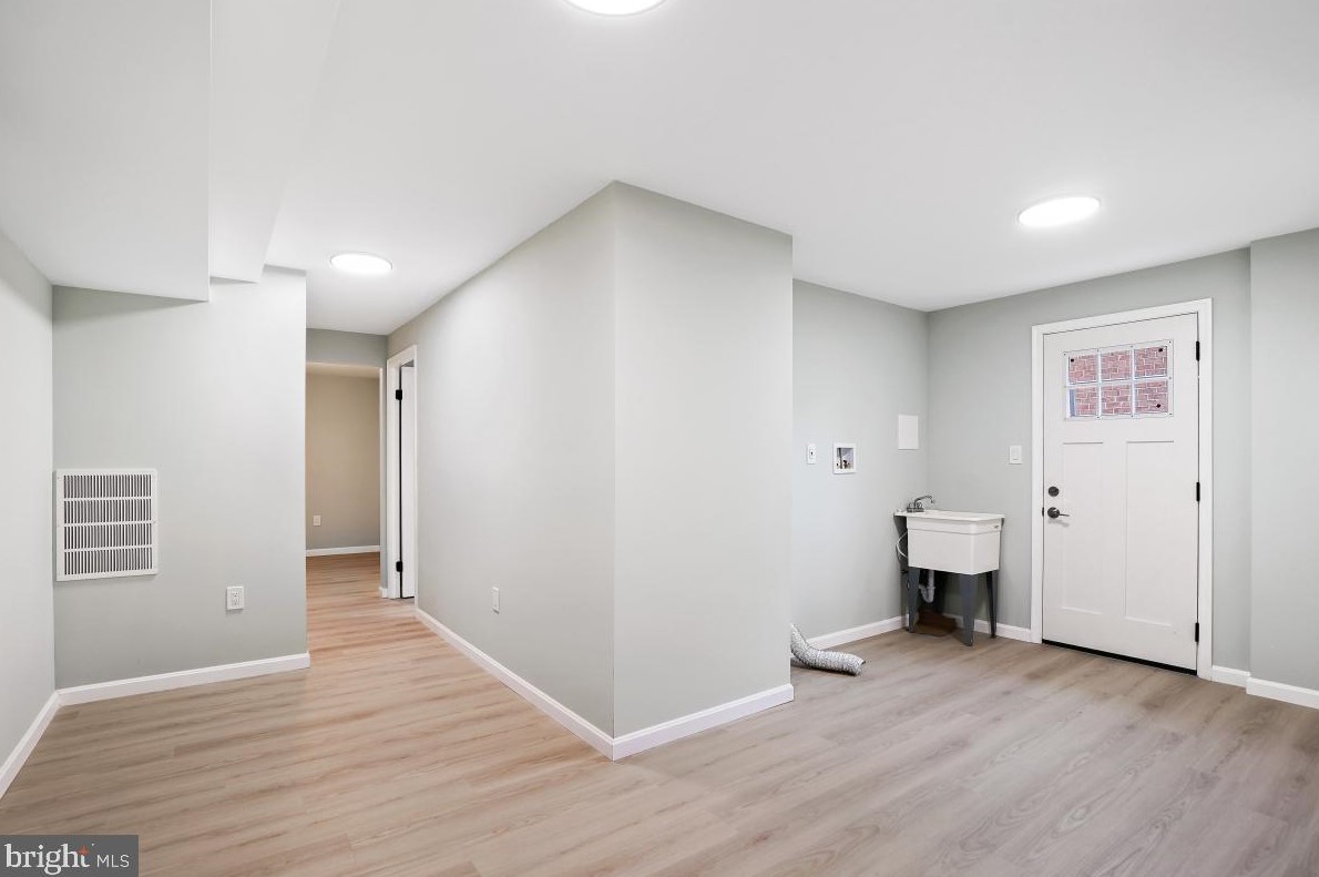 807 Lowander Ln, Silver Spring MD 20901-2834 exterior