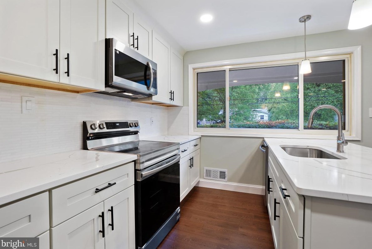 807 Lowander Ln, Silver Spring MD 20901-2834 exterior