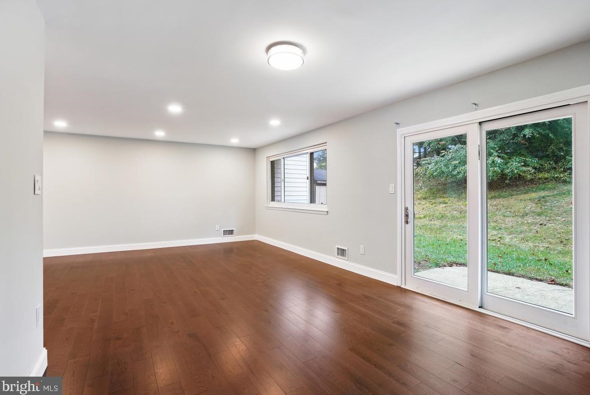 807 Lowander Ln, Silver Spring MD 20901-2834 exterior