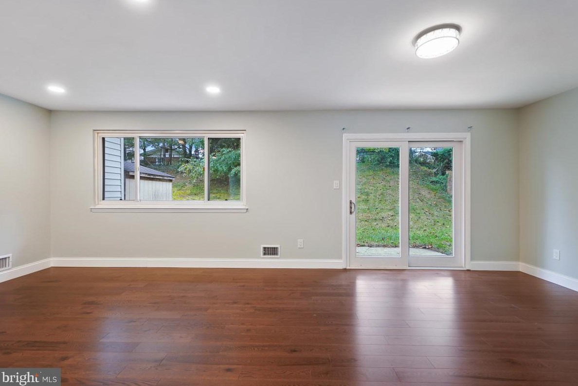 807 Lowander Ln, Silver Spring MD 20901-2834 exterior