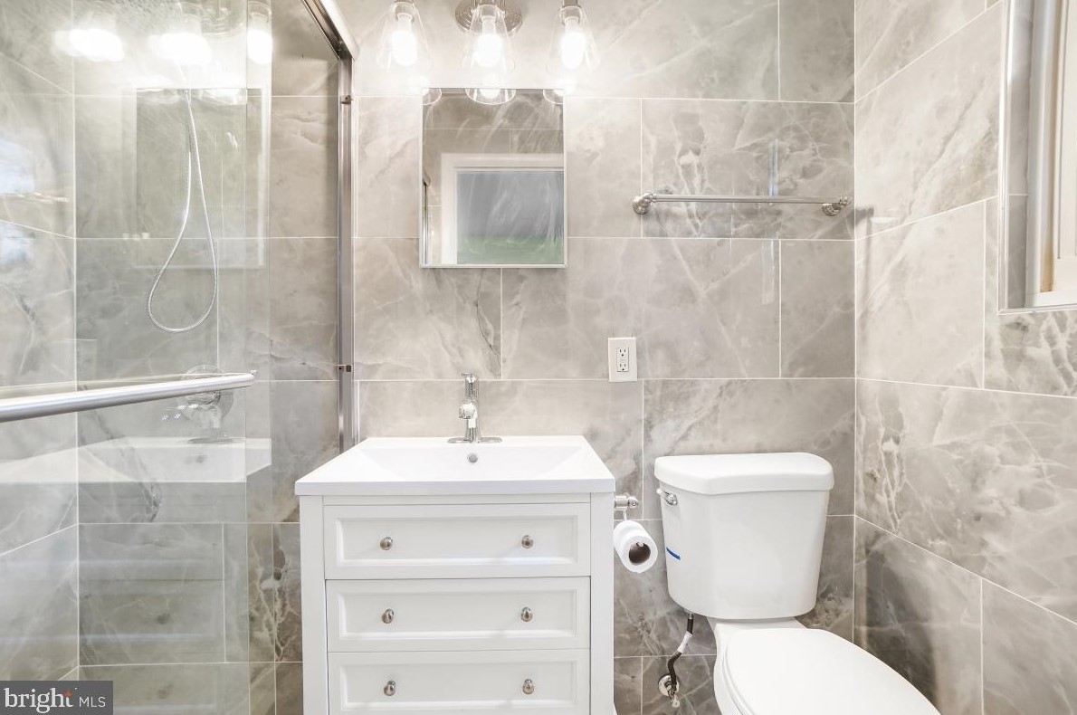 807 Lowander Ln, Silver Spring MD 20901-2834 exterior