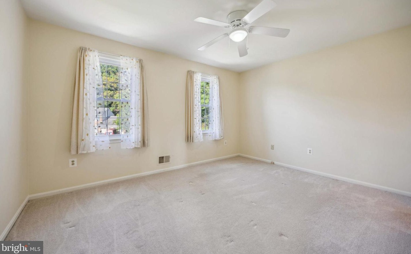 2331 Holly Spring Dr, Silver Spring MD 20905-6426 exterior