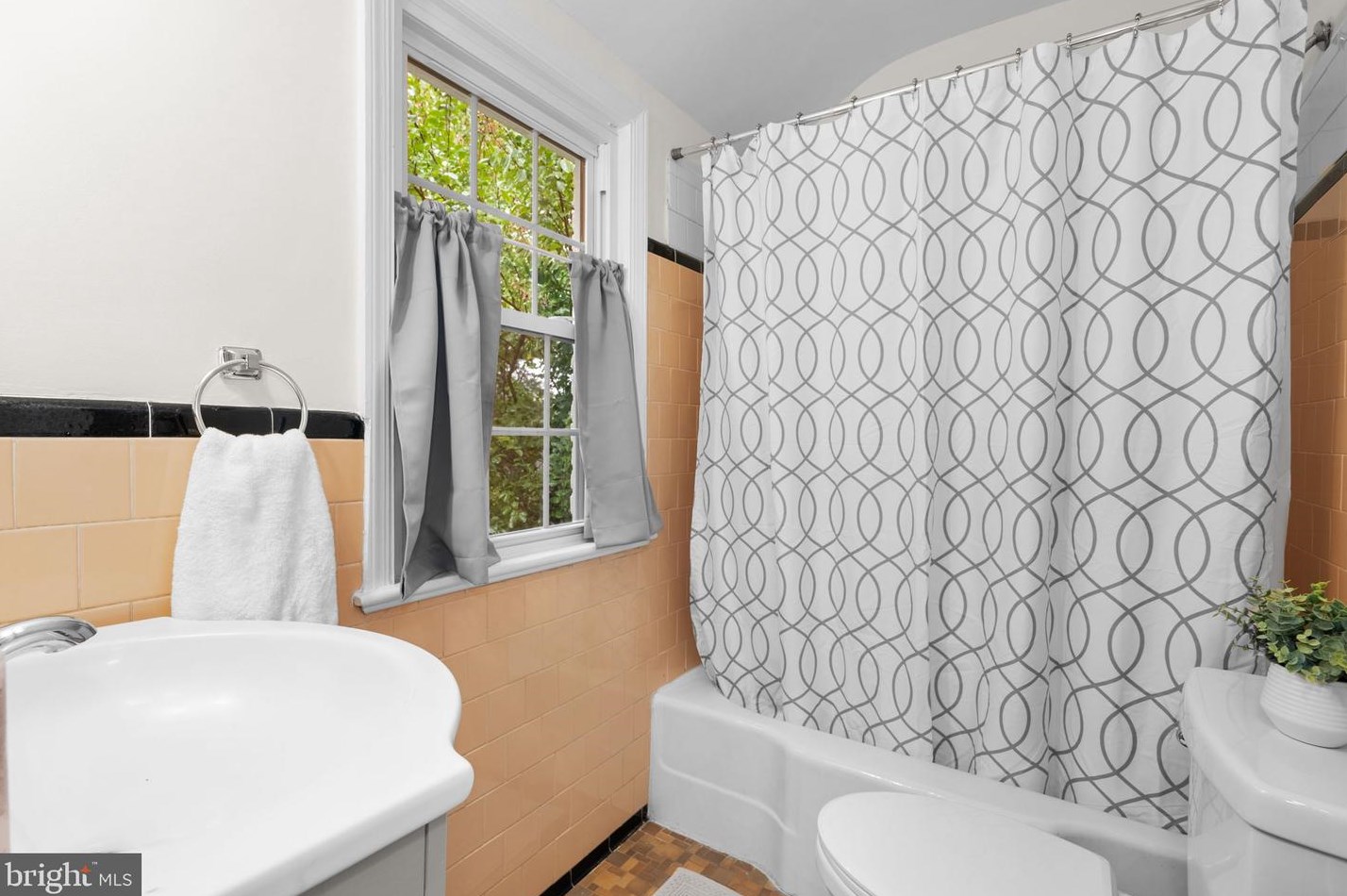 9906 Woodburn Rd, Silver Spring MD 20901-2729 exterior