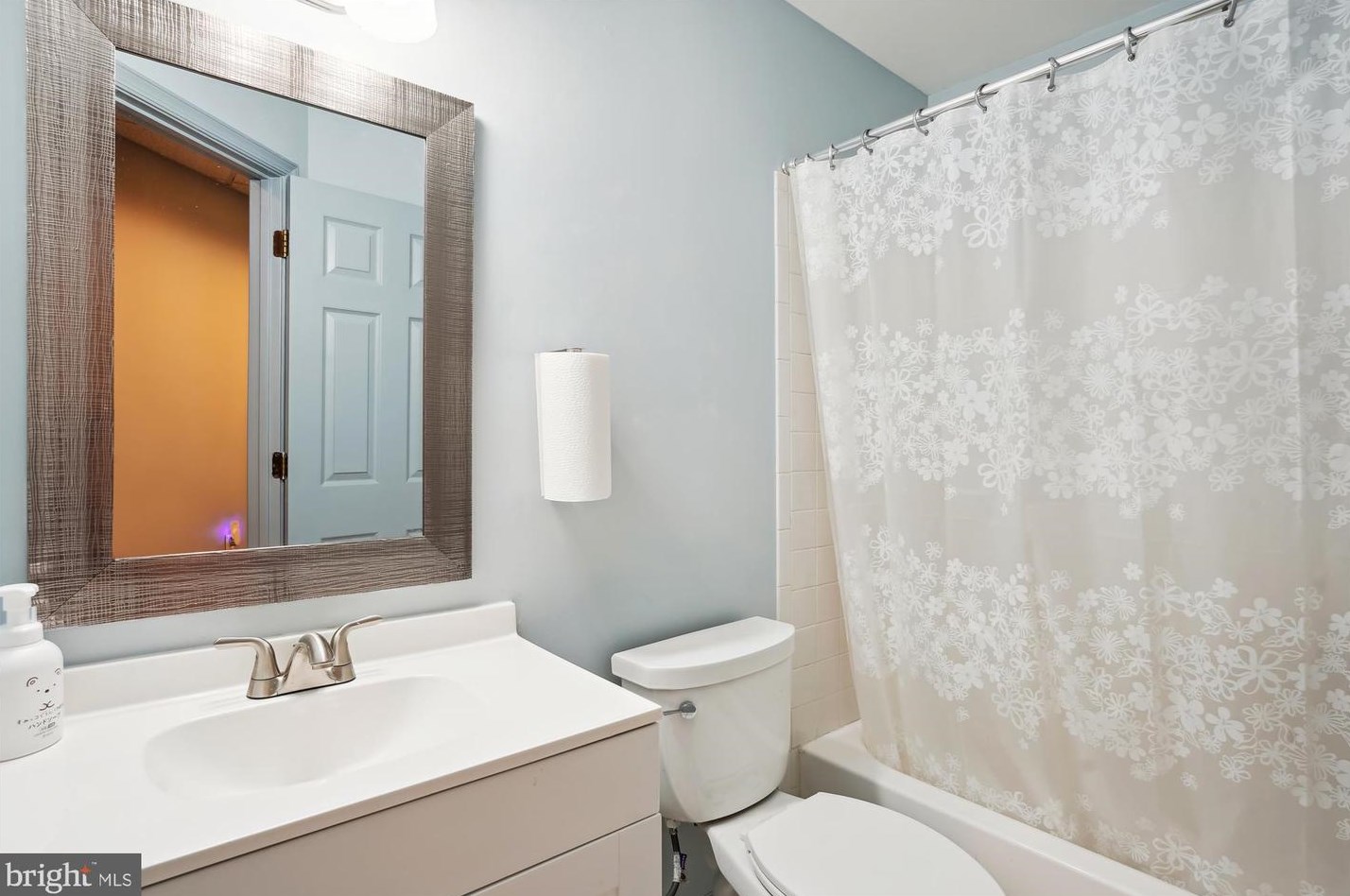 6 Sykes St, Gaithersburg MD  20877-3536 exterior