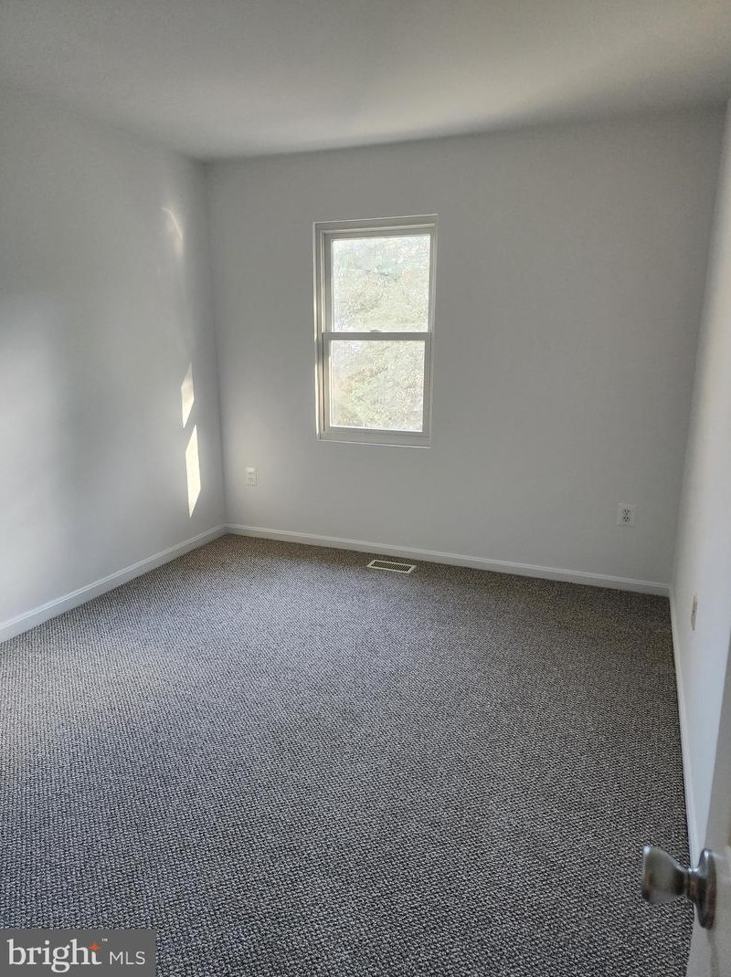 118 Kinsman View Cir, Silver Spring MD 20901-1661 exterior