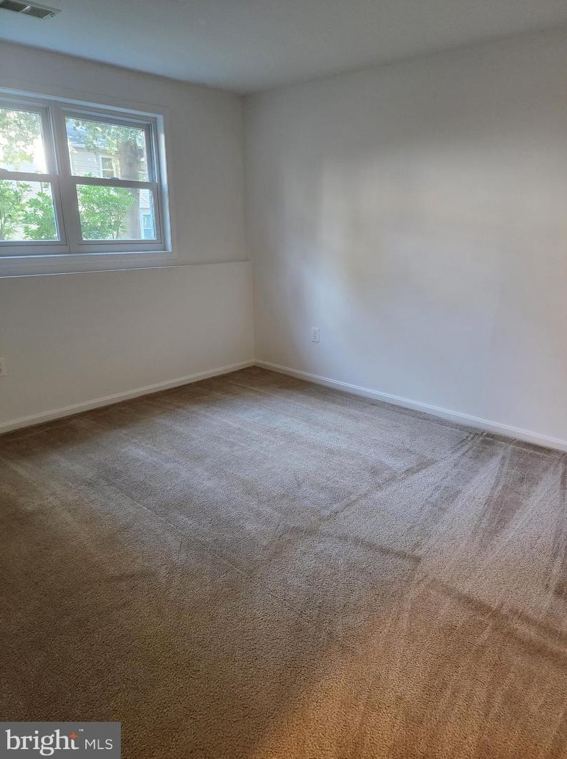 118 Kinsman View Cir, Silver Spring MD 20901-1661 exterior