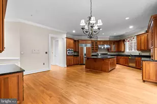 8605 Burning Tree Rd, Bethesda, MD 20817 - Photo 11