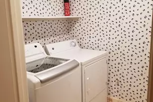 9918 E Derbyshire Ln, Bethesda, MD 20817 - Photo 17