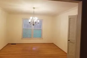 9918 E Derbyshire Ln, Bethesda, MD 20817 - Photo 7