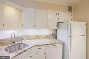 3535 Chevy Chase Lake Dr, Chevy Chase, MD 20815 - Photo 11