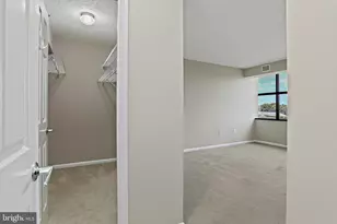 10101 Grosvenor Pl, Rockville, MD 20852 - Photo 13