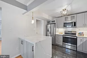 6721 Kenwood Forest Ln, Chevy Chase, MD 20815 - Photo 9