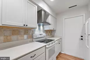 2 Finsbury Park Ct, Silver Spring, MD 20906 - Photo 3