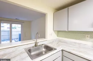 9469 Chadburn Pl, Gaithersburg, MD 20886 - Photo 13