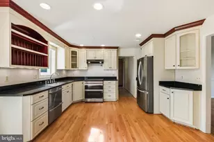 5704 Mossrock Dr, North Bethesda, MD 20852 - Photo 5