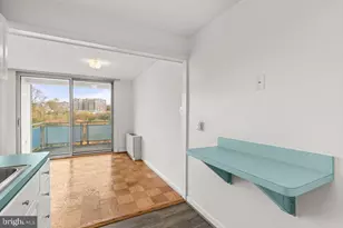 10201 Grosvenor Pl, Rockville, MD 20852 - Photo 29