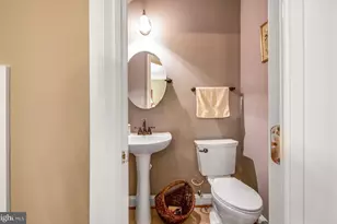 913 Pleasant Dr, Rockville, MD 20850 - Photo 7