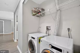 18318 Streamside Dr, Gaithersburg, MD 20879 - Photo 5