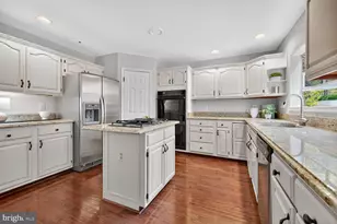 10152 Sterling Terrace, Rockville, MD 20850 - Photo 9