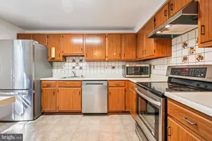 10602 Chisholm Landing Terrace, Gaithersburg, MD 20878 - Photo 3