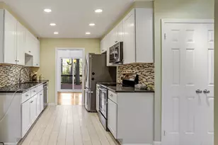 18 Bentridge Ct, Potomac, MD 20854 - Photo 17