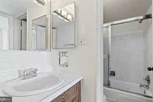 118 Monroe St, Rockville, MD 20850 - Photo 29