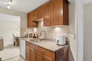 13201 Chalet Pl, Germantown, MD 20874 - Photo 11