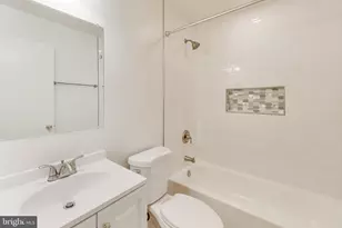 18 Indian Hills Ct, Rockville, MD 20855 - Photo 5