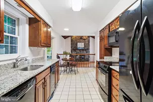 10940 Brewer House Rd, Rockville, MD 20852 - Photo 9