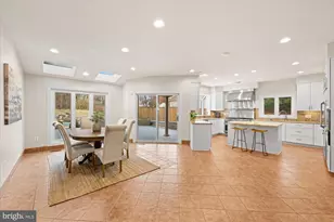 9809 Tibron Ct, Potomac, MD 20854 - Photo 5