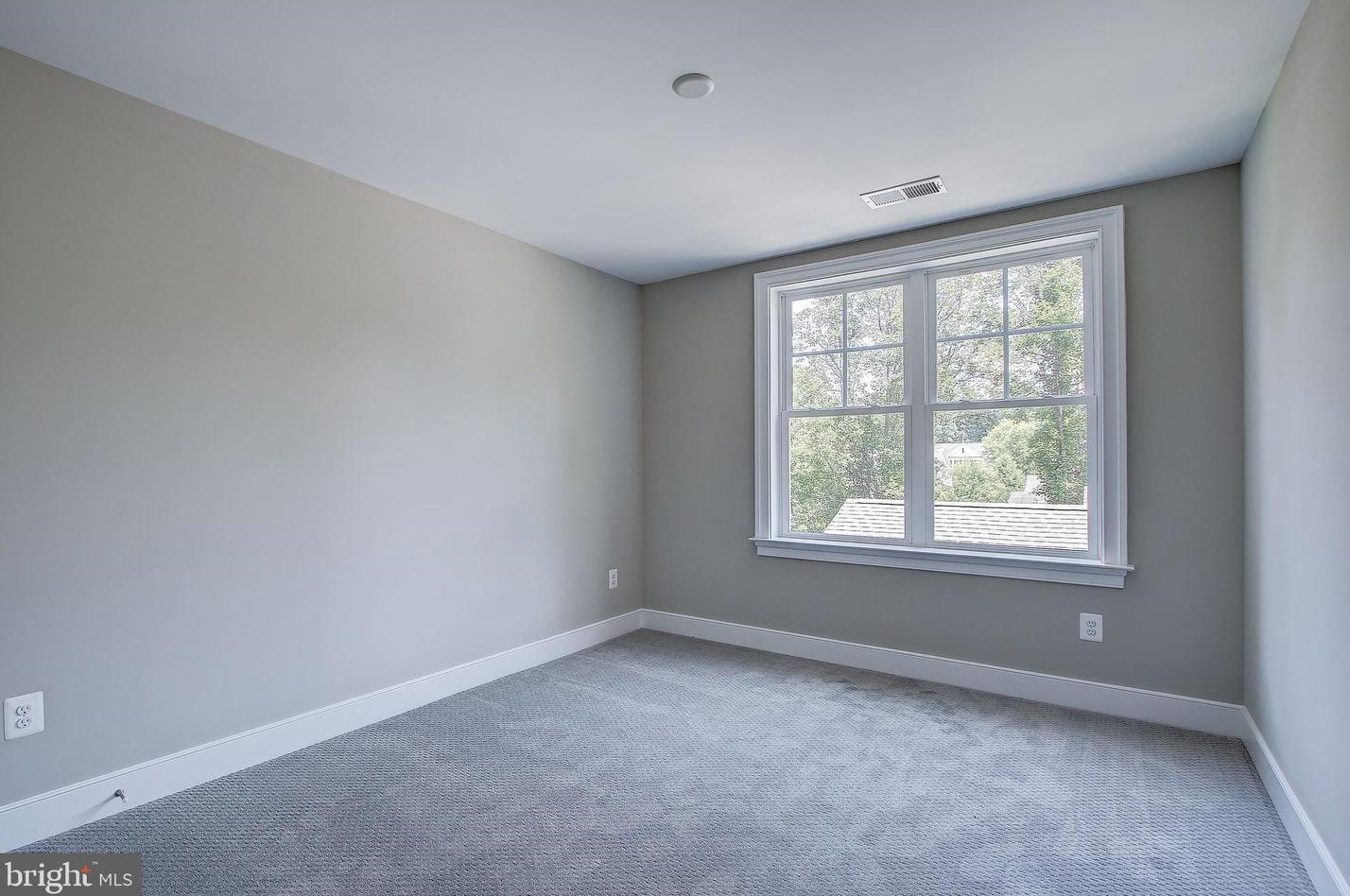 10100 Fleming Ave, Bethesda MD 20814-2120 exterior