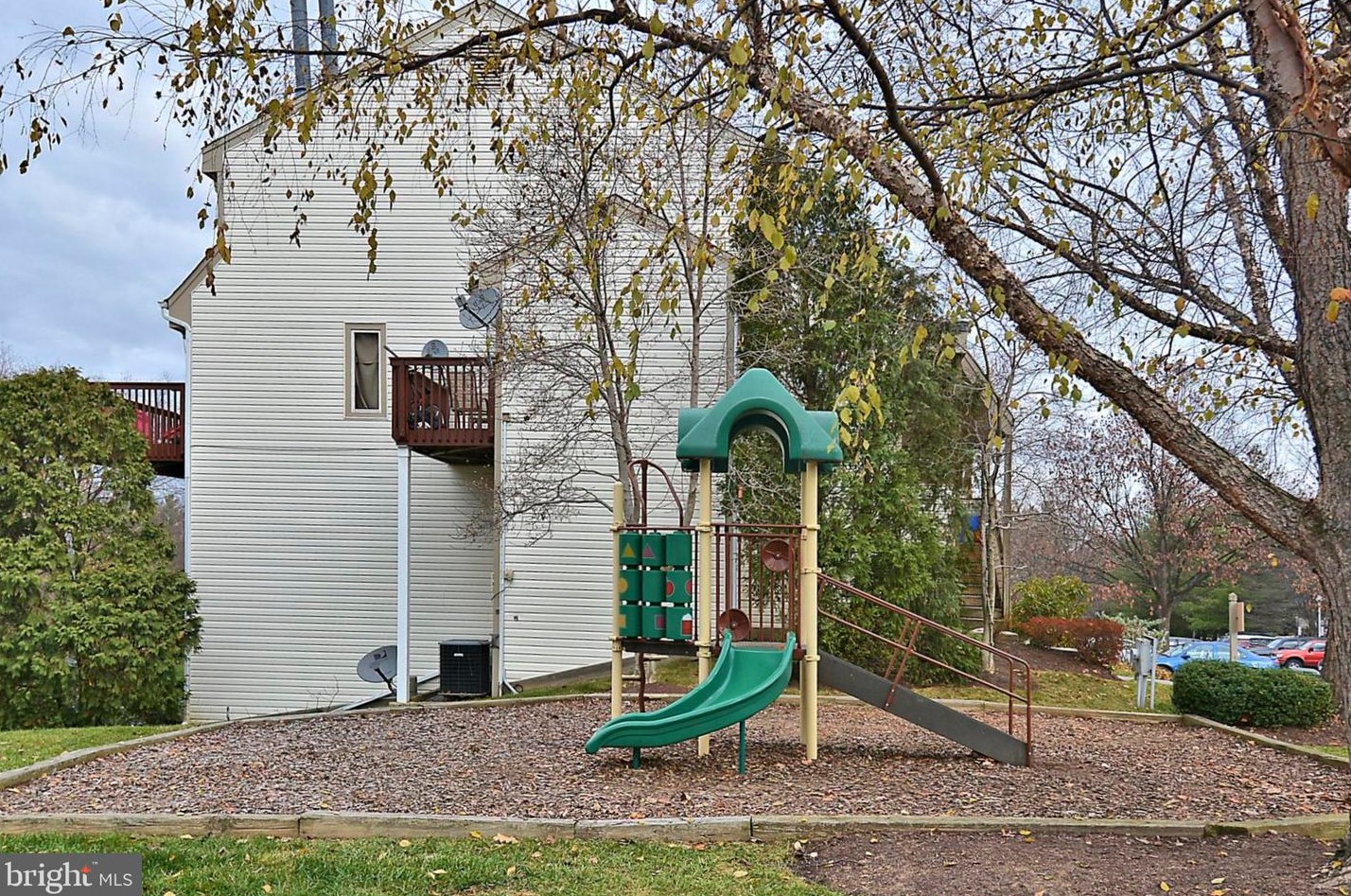 18154 Windsor Hill Dr, Olney MD  20832-1468 exterior