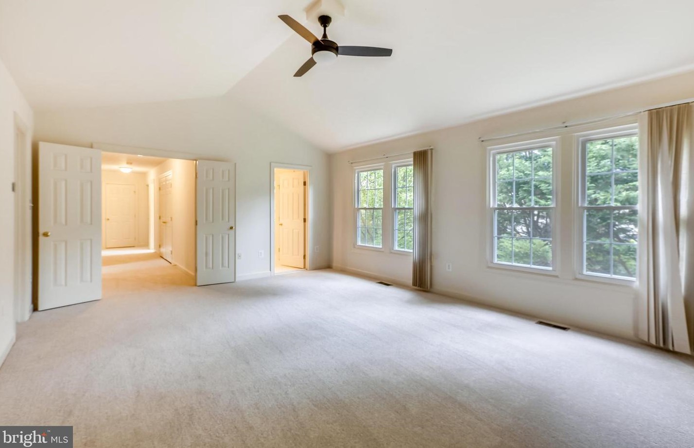 11409 Royal View Ct, Gaithersburg MD  20878-4856 exterior