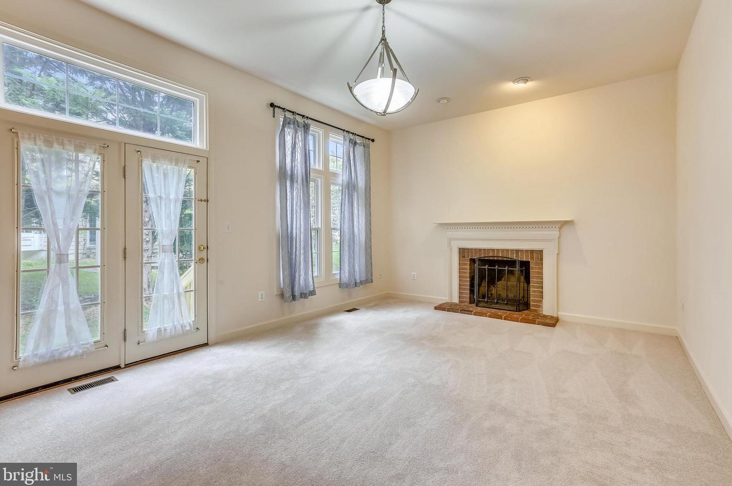 11409 Royal View Ct, Gaithersburg MD  20878-4856 exterior