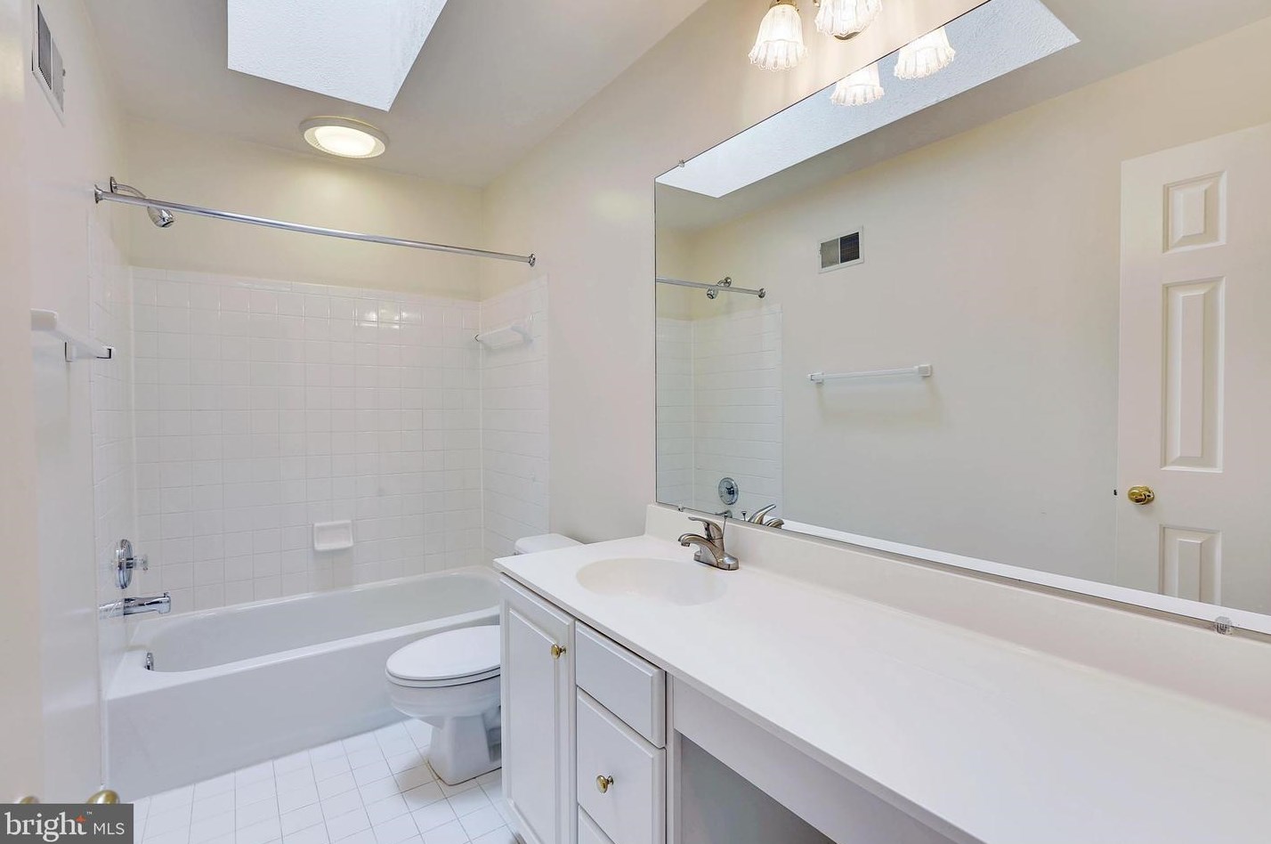 11409 Royal View Ct, Gaithersburg MD  20878-4856 exterior