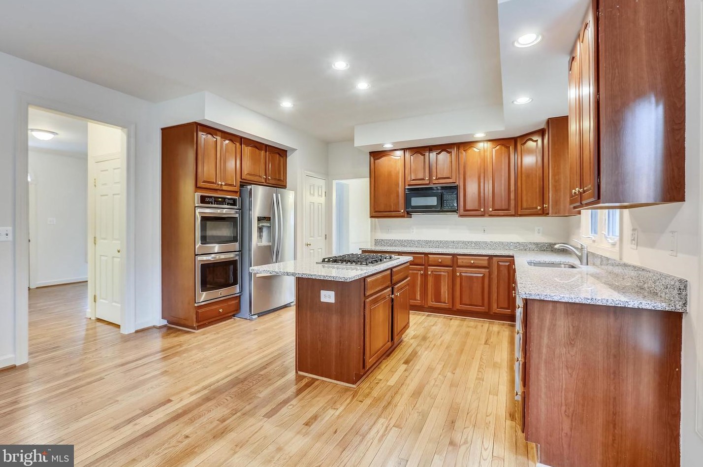 11409 Royal View Ct, Gaithersburg MD  20878-4856 exterior