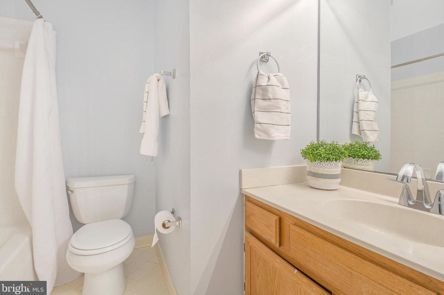 8700 Laurel Valley Ln, Gaithersburg MD  20886-5666 exterior