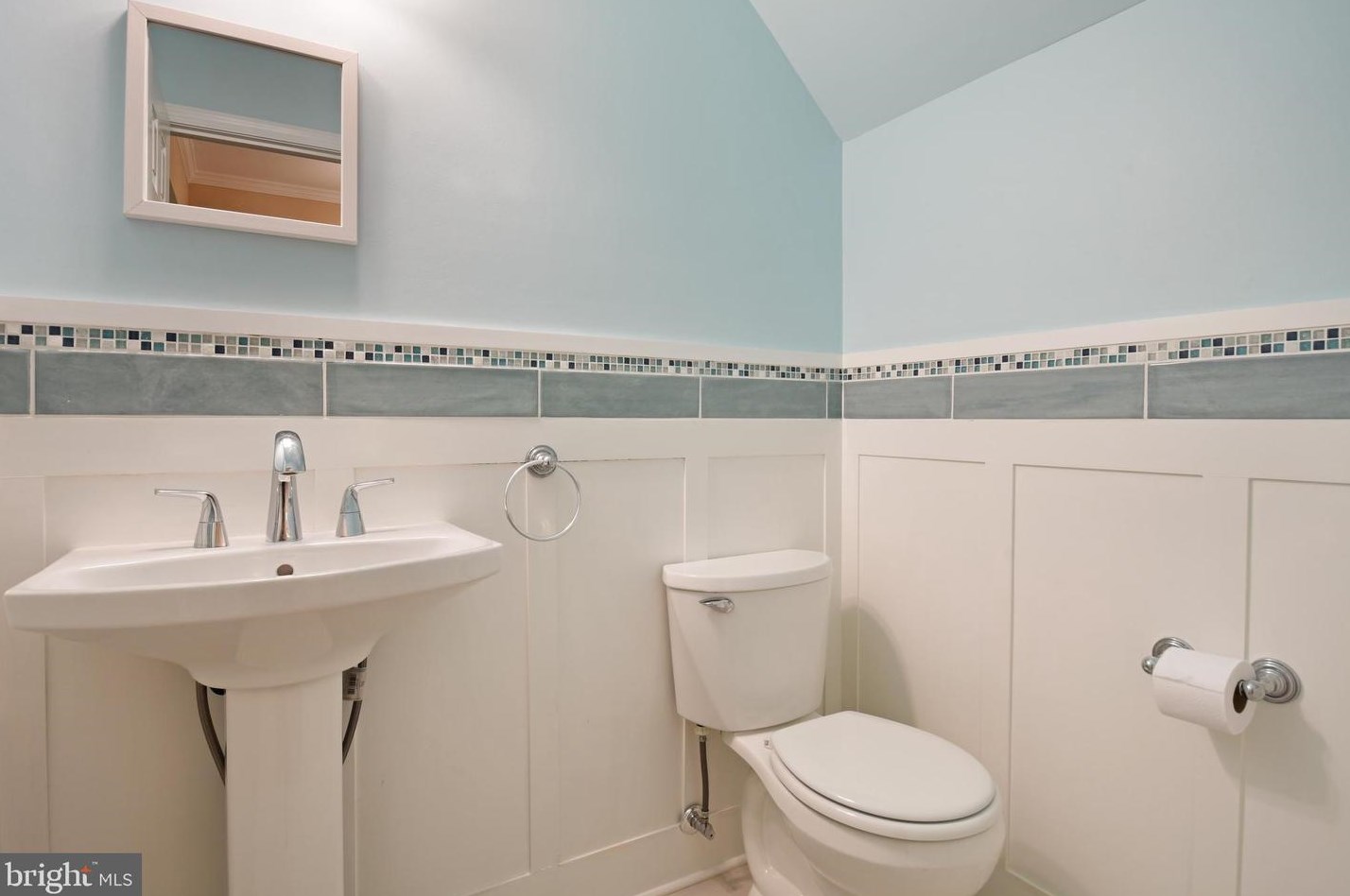 8700 Laurel Valley Ln, Gaithersburg MD  20886-5666 exterior