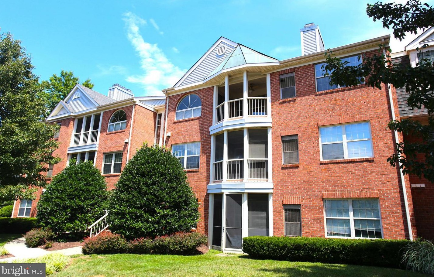 800 Amber Tree Ct, Gaithersburg MD  20878-5204 exterior