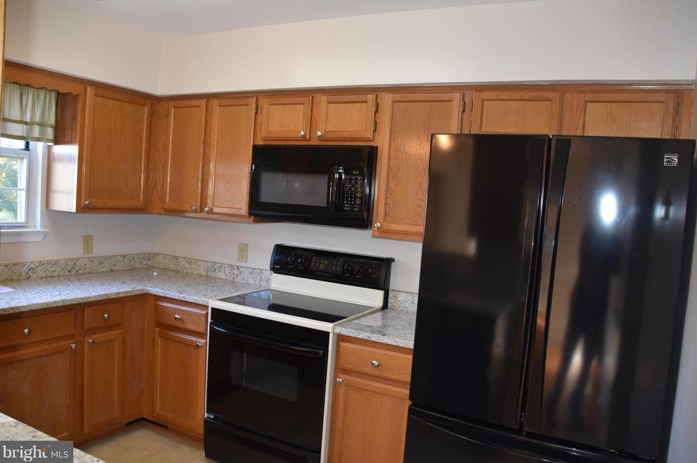 18203 Fox Chase Cir, Olney MD  20832-3002 exterior
