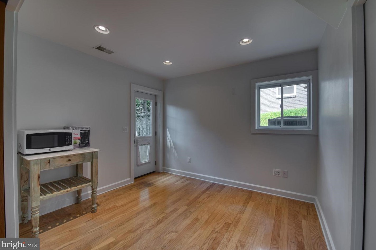 4522 Traymore St, Bethesda MD  20814-3965 exterior