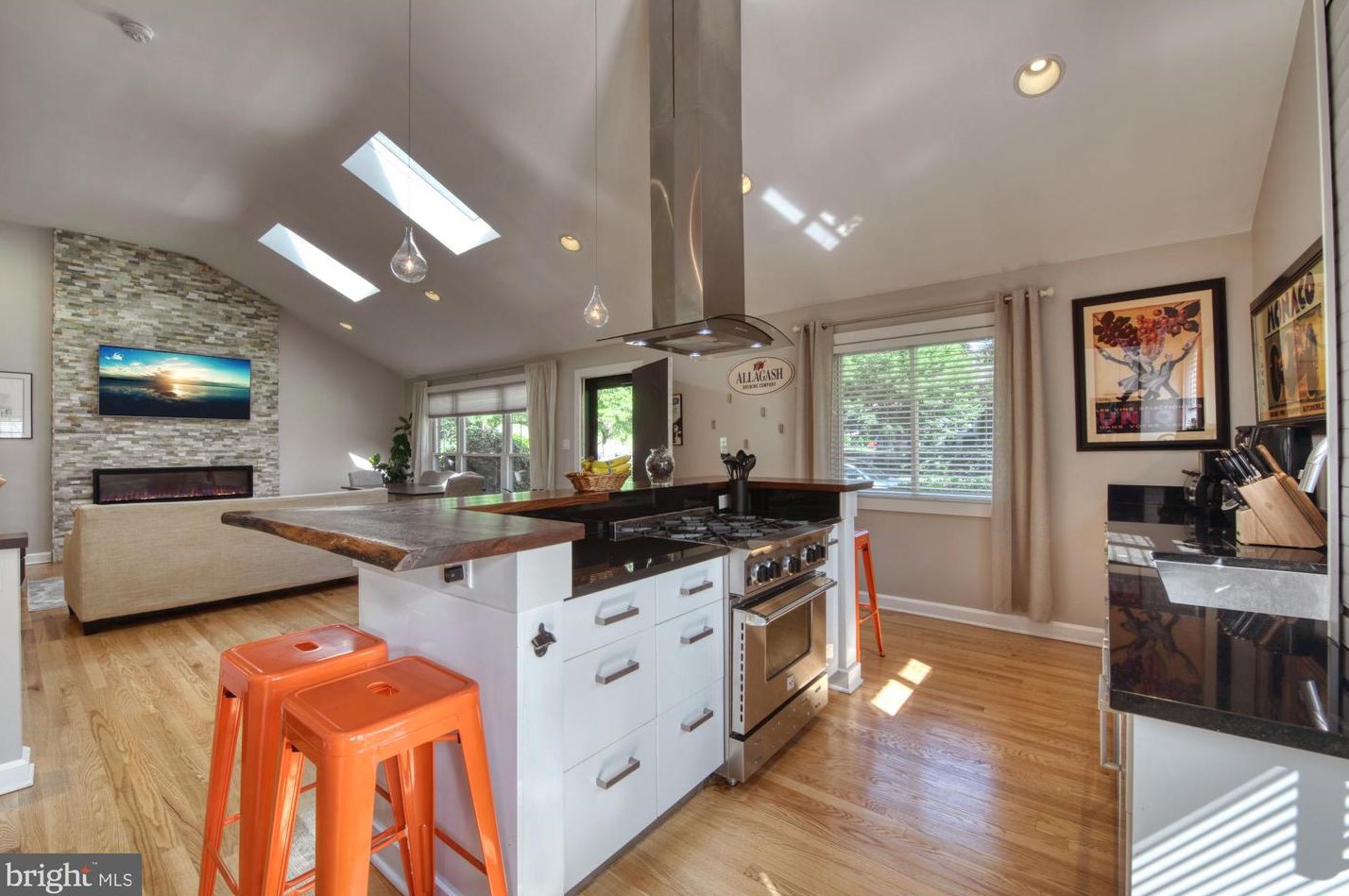 4522 Traymore St, Bethesda MD  20814-3965 exterior