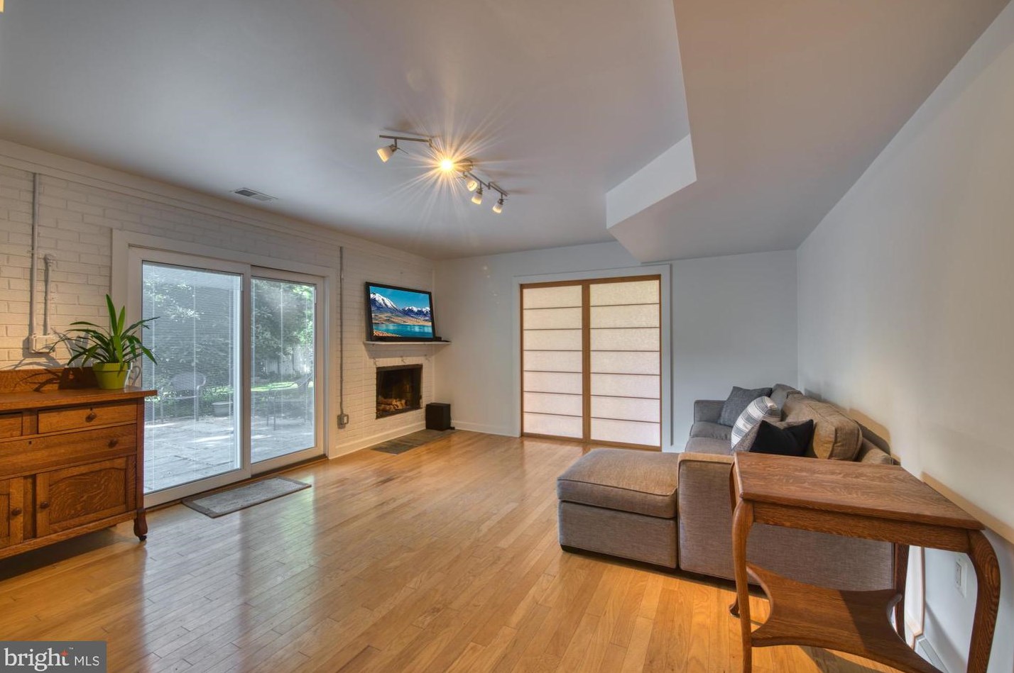 4522 Traymore St, Bethesda MD  20814-3965 exterior